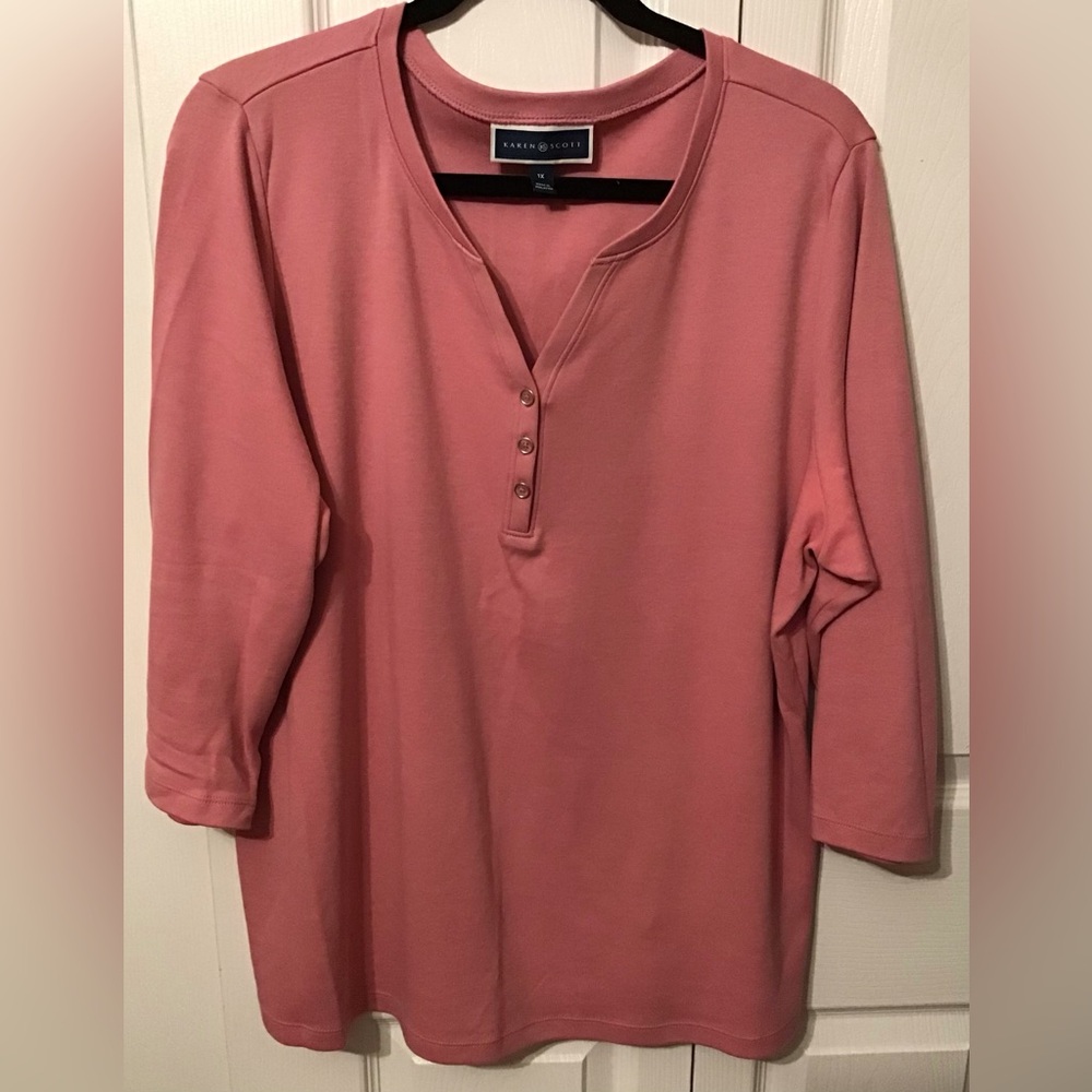 Karen Scott top.  Size 1X